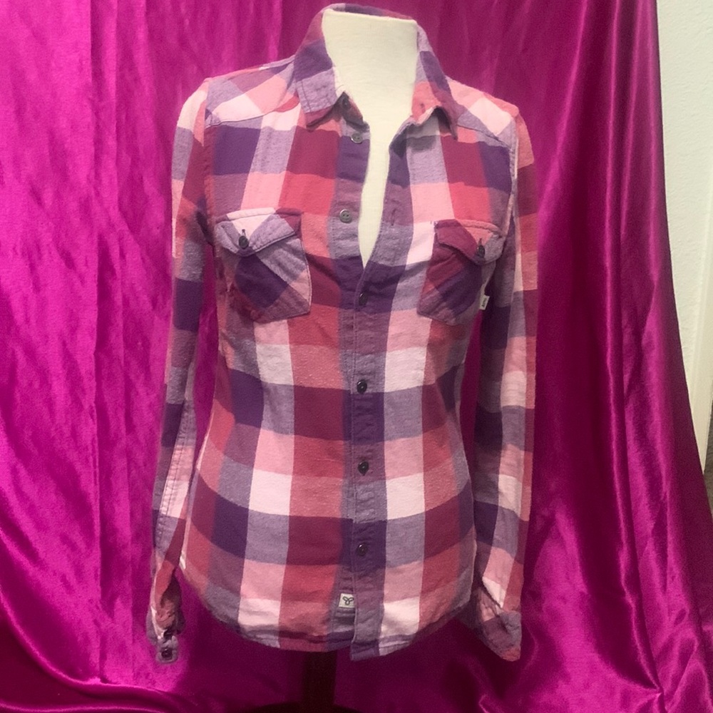 TNA Classic fit clad metal button up long sleeve size XS. Pre loved